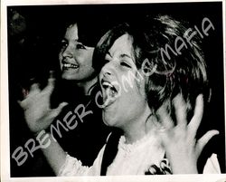 Rolling Stones Pressefoto der 60er Jahre - Begeisterte weibliche Fans auf Konzert  (Motiv 167 - Jack Hamilton - Journal Photos)