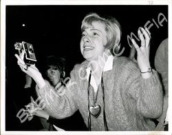 Rolling Stones Pressefoto der 60er Jahre - Begeisterter weiblicher Fan auf Konzert  (Motiv 165)